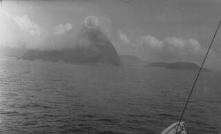 Mynydd Sugarloaf, wedi ei dynnu o'r m?r
