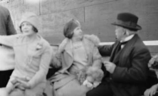 David, Margaret a Megan Lloyd George ar fwrdd llong fawr