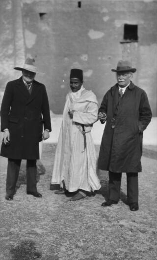 David Lloyd George a Winston Churchill gyda Brahim El Glaoui 