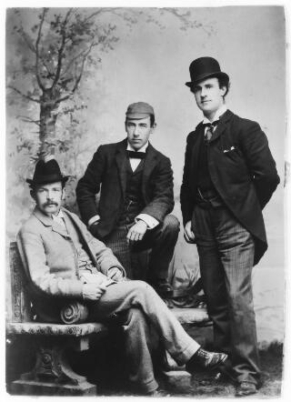 David Lloyd George a dau ddyn ifanc