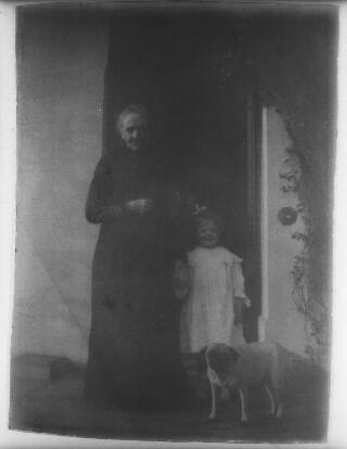 Un o ferched Lloyd George gyda dynes oedrannus