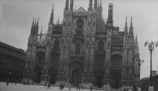 Golygfa allanol o Gadeirlan Milan : Duomo di Milano