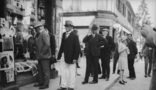 David Lloyd George looking in a bookshop window in Freudenstadt. Inspector Pavey is a few paces behind. A similar photo to this appears in the Daily Express of Sept 5th 1929 and identifies it as Freudenstadt.