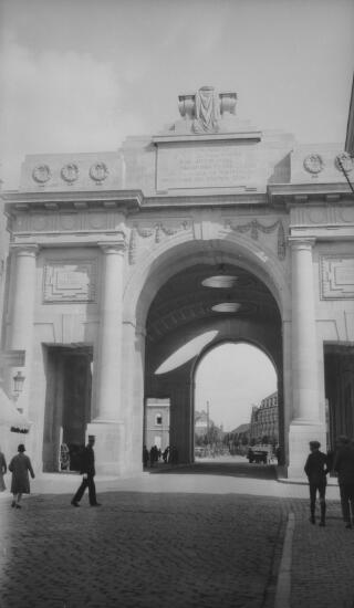 View of the Menin Gate in pristine condition shortly after unveiling.