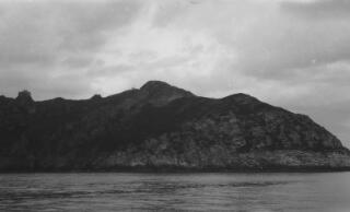 Glannau caregog