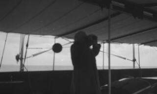 Lloyd George gydag ysbienddrychau