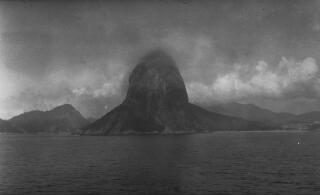 Llun o fynydd Sugarloaf, Rio de Janeiro, wedi ei dynnu o'r m?r 