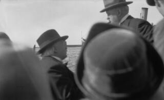Lloyd George yn sgwrsio
